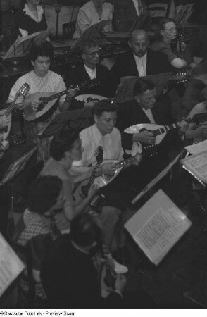 Auftritt des Lautenensembles der Kulturgruppe der Universität Leipzig