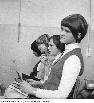 Schulen (Schuleinführung, Wahlveranstaltung, Apell, prominente Besucher, Veranstaltung, Konzert, Häuser, Kegeln, Skulptur, ...)