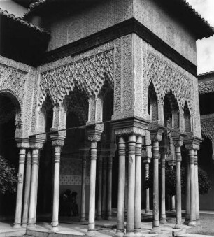 Alhambra — Palacios Nazaries — Palacio de los Leones — Patio de los Leones — Westlicher Pavillon des Löwenhofes