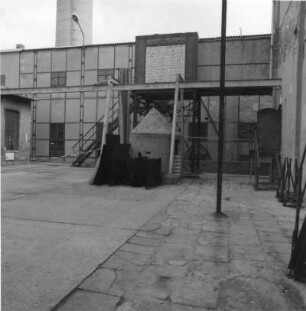 Uebigau-Wahrenbrück-Domsdorf. Brikettfabrik Louise (1882/1991 Kohleabbau; seit 1992 Technisches Denkmal). Kesselhaus. Teilansicht