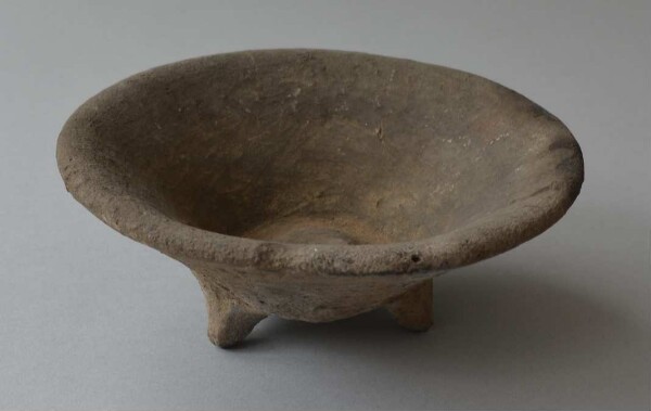 Tripod bowl made of clay