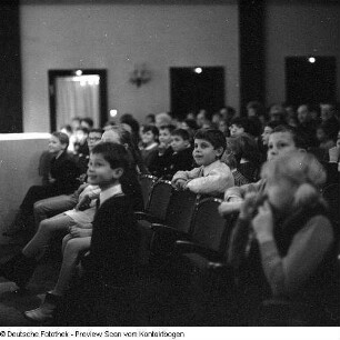 Theater der Jungen Generation; Nasradin mit Wunderlampe; Junge Zuschauer