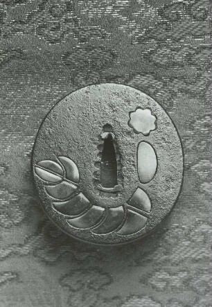 Tsuba (Stichblatt) mit Tausendfüßlermotiv