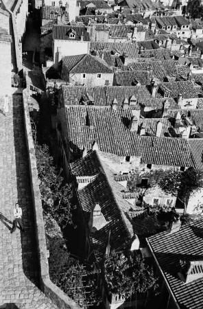 Reisefotos Kroatien. Dubrovnik (Ragusa). Blick von einem Befestigungsturm auf die Dächer der Altstadt