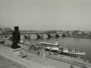 Altstadt, Anlegestelle der Weißen Flotte am Terrassenufer