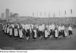 Einzug auf die Festwiese des Sportforums