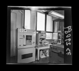 Elektronische Geräte in der Abteilung Diode, Foto 1973