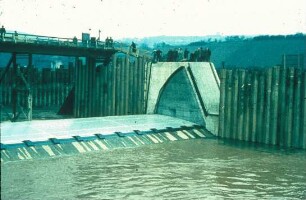 Staustufe Trier/Mosel, Wehranlage im Bau