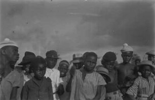 Kinder auf dem Fußballplatz : Eine Gruppe Jungen auf dem Fußballplatz des Liberia-Colleges.