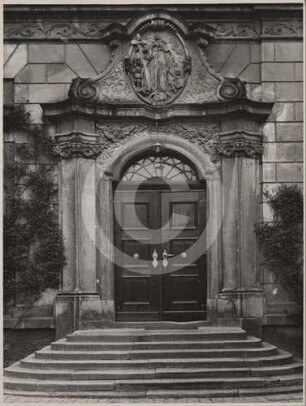 Portal an einem Klostergebäude in Leubus