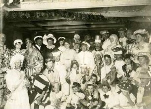 Maskenball an Bord eines Passagierdampfers, vermutl. Victoria Luise : Bordaufnahmen. Maskenball an Bord eines Passagierdampfers, vermutl. Victoria Luise