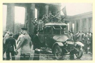 Auto mit Maschinengewehren des Arbeiter- und Soldatenrates am Brandenburger Tor
