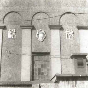 Cottbus. Brauereigebäude, Bautzener Straße 153-156, 1928. Teilansicht mit Fassadenschmuck (Straßenfront)