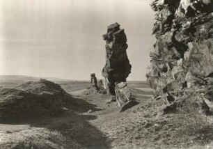 Harz. Neinstedter Teufelsmauer bei Thale. Aufgerichtete, z. T. überkippte Sandsteinrippen; Quadersandstein aus dem Senon. Ansicht nach Westen