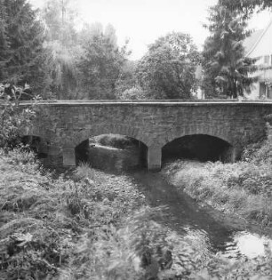 Mühlgrabenbrücke (Brückenanlage); Hirzenhain, Ortsstraße