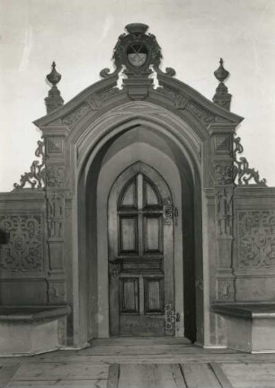 Meißen. Albrechtsburg (1471/1485; A. v. Westfalen). Südbau, 2. Obergeschoß. Türgewände und illusionistische Umrahmung (um 1880)