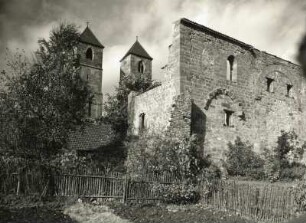 Kloster Veßra. Kirchenruine St. Marien des Klosters Veßra (1138 durch Otto von Bamberg geweiht, 1939 ausgebrannt). Ansicht von Südosten