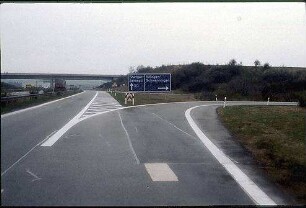Einfahrt in Kreisel (Singen Richtung Villingen-Schwenningen)
