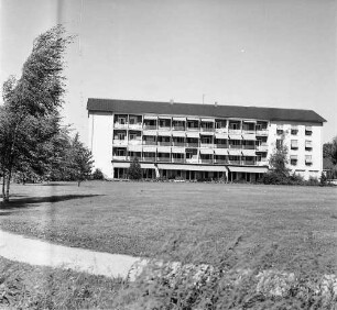 Bad Krozingen: Sanatorium Theresienbad; Außenansicht mit Markisen