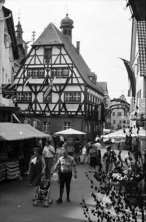 Walldürn: Hauptstraße mit Fachwerkhaus