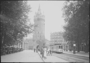 Frankfurt am Main, Eschersheimer Landstraße : Frankfurt am Main. Eschersheimer Landstraße. Blick zum Eschenheimer Turm von Nordnordwest