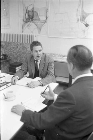 Neubau des Badischen Staatstheaters nach Plänen des Architekten Helmut Bätzner.