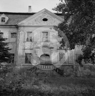 Hauptfassade von Schloss Herrndorf