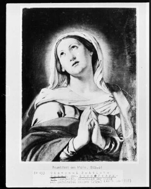Brustbild der Maria mit gefalteten Händen