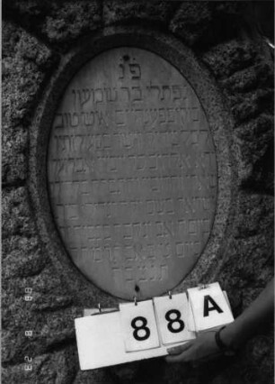 Grabstein 88 (Index: 100096138) Maße HxBxT: 167x69x37 cm: Grabstein 88A