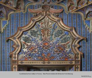 Tympanon mit geometrischer Ornamentik