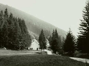Sankt Joachimsthal (Jáchymov), Schachtanlage 'Sächsischer Edelleut-Stollen' im Oehlbeckental. Blick nach Süden. talabwärts