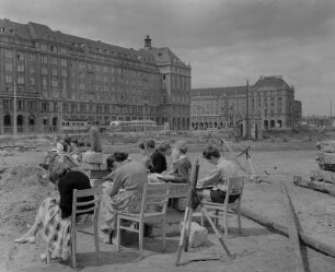 Dresden. Zeichenklasse auf der Ernst-Thälmann-Straße