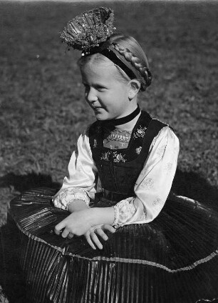 Bregenzer Wald, Anna-Barbara aus dem Bregenzer Wald, Volkstracht, Mädchenkopf mit Schapel-Krönchen