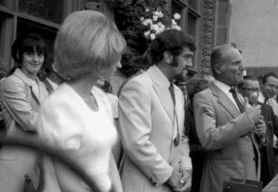 Freiburg: Adolf Seger und Oberbürgermeister Dr. Keidel; auf dem Balkon