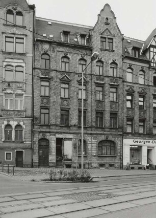 Wohnhaus mit ehem. Laden