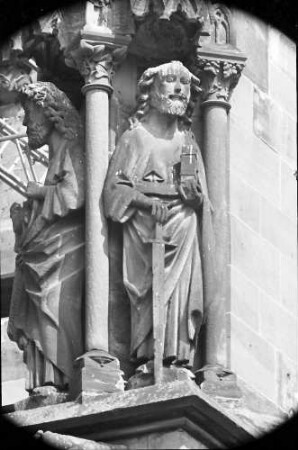 Freiburg: Figuren an den Strebepfeilern des Langhauses, Südseite