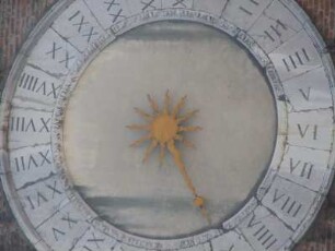 Venedig - Historische Uhr : An der Kirche San Giacomo di Rialto befindet sich diese historische Uhr mit römischen Ziffern. Aufgenommen in Venedig am 4. Juli 2010
