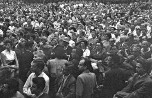Freiburg: Stadthalle; Publikum bei der Wahlversammlung; Willy Brandt