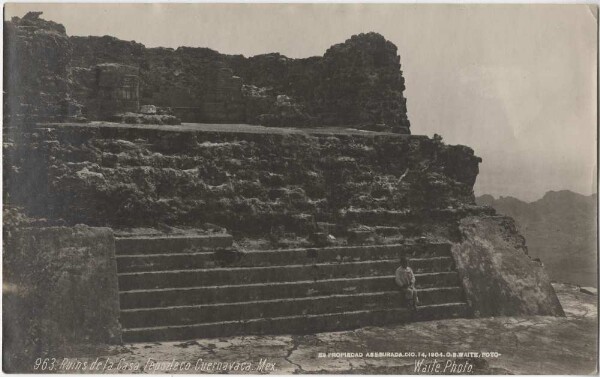 Ruin of the house of Tepozteco (monumento del Tepozteco). Front.