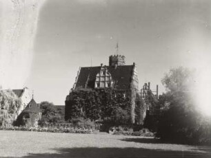 Windischleuba. Schloss (1301/1400 begonnen). Ansicht mit Hauptwohngebäude