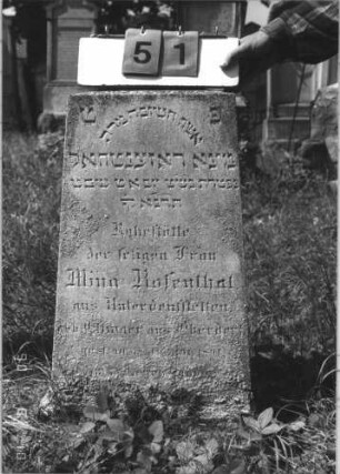 Grabstein 51 (Index: 99787028) Zustand: leicht verwittert Maße HxBxT: 84x39x16 cm: Grabstein 51
