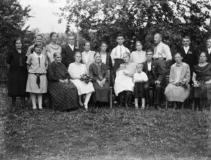 Mittelsachsen, Gruppenbild einer Familie : Mittelsachsen. Gruppenbild einer Familie (vermutlich Taufe)