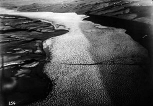 Über der Taimyr-Halbinsel : Sicht auf den neuen See, westlich des Taimyr-Sees gelegen.