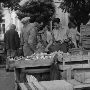 Markttreiben in der Altstadt Plowdiw in Bulgarien Montagsmarkt