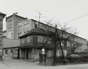 Neukirch, Fabrikgebäude : Neukirch (Kreis Bautzen), Fabrikgebäude, Hauptstraße 33, um 1875, um 1920, Straßenansicht mit Pförtnerhaus