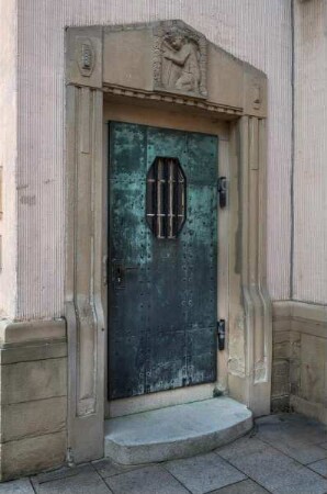 Katholische Stadtpfarrkirche & Neue katholische Kirche Sankt Georg — Portal