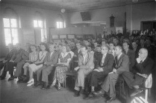 Ausstellungseröffnung des Arbeitskreises sorbischer bildender Künstler in Malschwitz. : Wotewrjenje wustajeńcy koła serbskich tworjacych wuměłcow w Malešecach.