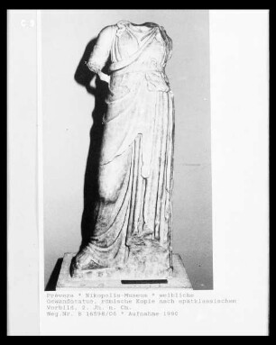 Weibliche Gewandstatue