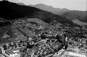 Staufen: Staufen mit Schlossberg und Belchen