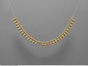 Kette mit kleinen Ringperlen und Granatapfelblüten
